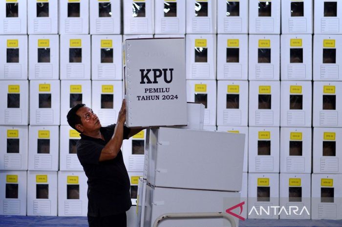 Persiapan pilkada kpu tabanan bongkar 7 725 kotak suara logistik pemilu 2024