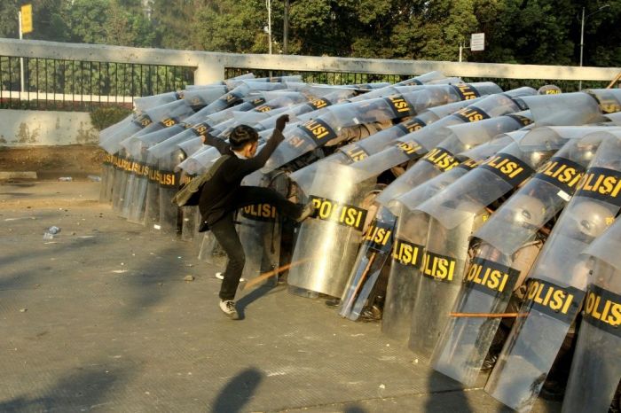 Ratusan orang ditangkap usai kerusuhan di inggris wni diminta waspada