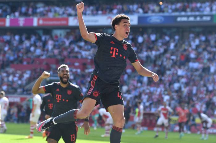 PADANGMEDIA - Bayern Vs Benfica: Gol Musiala Menangkan Die Roten 1-0